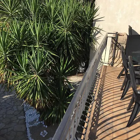 Lunel 250 M2 -axe Montpellier-grande Motte *