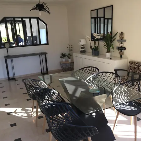 Villa Lunel 250 M2 -axe Montpellier-grande Motte *