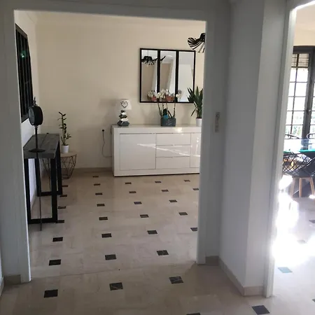 Villa Lunel 250 M2 -axe Montpellier-grande Motte Lunel (Herault)