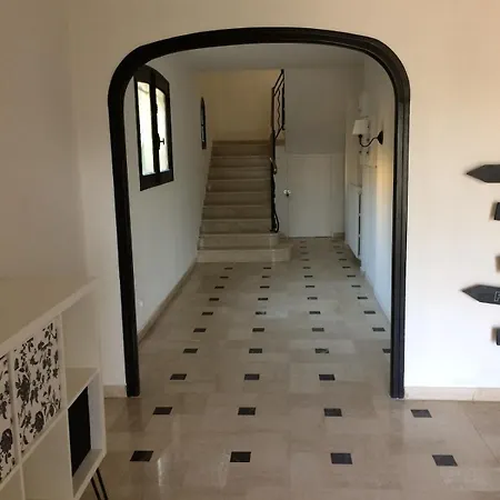 Lunel 250 M2 -axe Montpellier-grande Motte * Lunel (Herault)