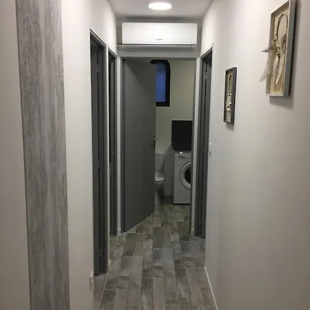 Lunel 250 M2 -axe Montpellier-grande Motte
