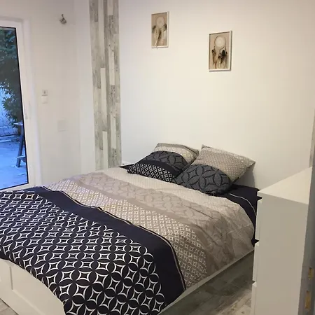 Lunel 250 M2 -axe Montpellier-grande Motte *