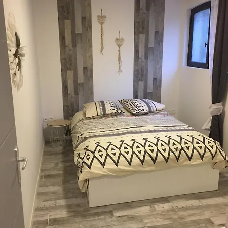 Lunel 250 M2 -axe Montpellier-grande Motte Lunel (Herault)